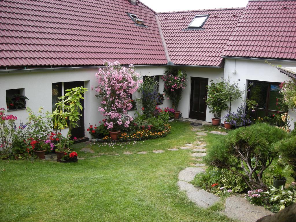 Penzion Nevcehle Urbanov Dış mekan fotoğraf